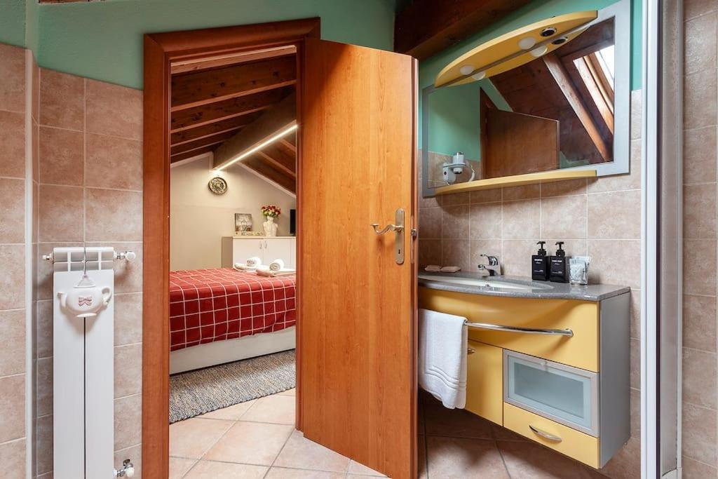 Alex Haus Lägenhet Somma Lombardo Exteriör bild